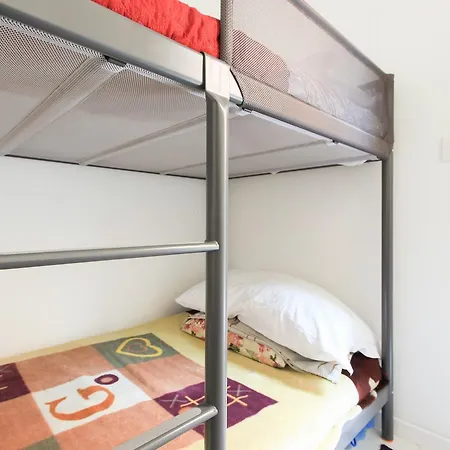 Red Line Division בית הארחה 3*