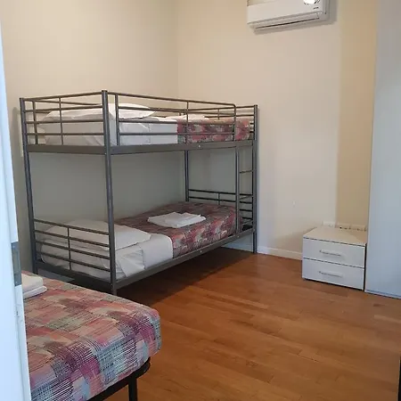 Red Line Division בית הארחה 3*