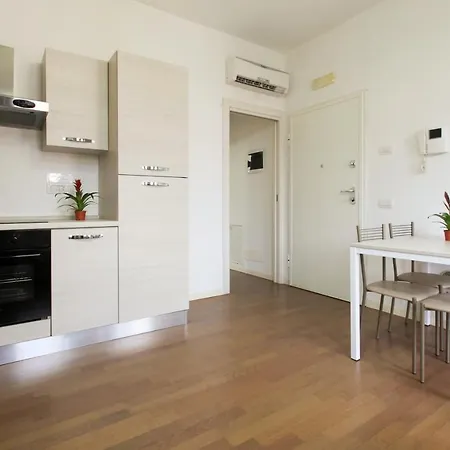 בית הארחה Red Line Division 3*